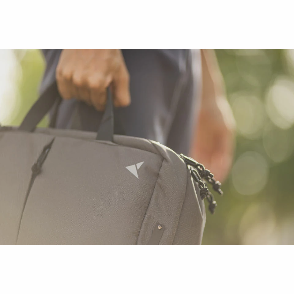 Altura Altura Grid Travel Bag – Image 10
