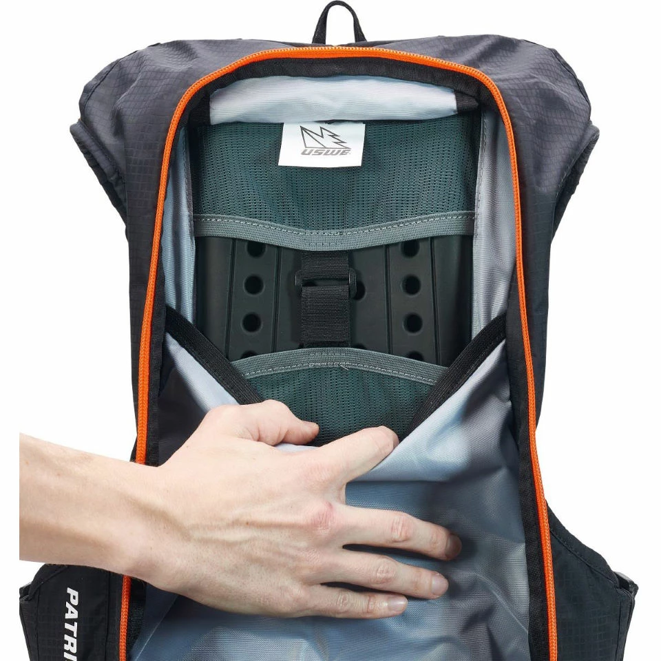 USWE Patriot 15 Backpack With Back Protector – Image 3